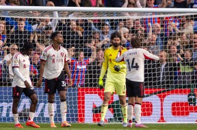 米乐m6下载-利物浦客场击败对手，保住英超三甲位置！(利物浦客场击败对手,保住英超三甲位置的球员)