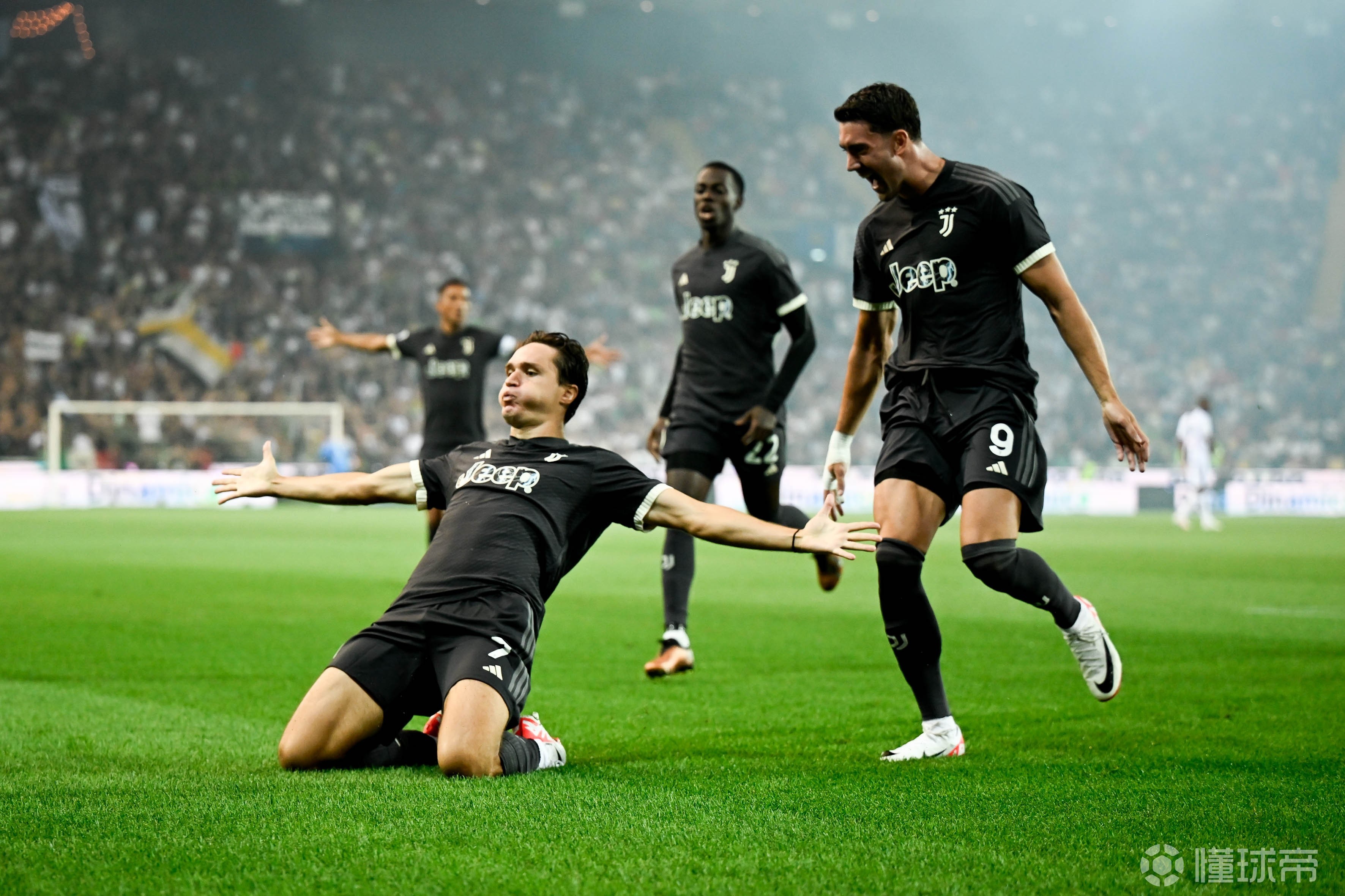 包含欧洲创新联赛制度，男女同场竞技，新规格拓展球迷观赏的词条